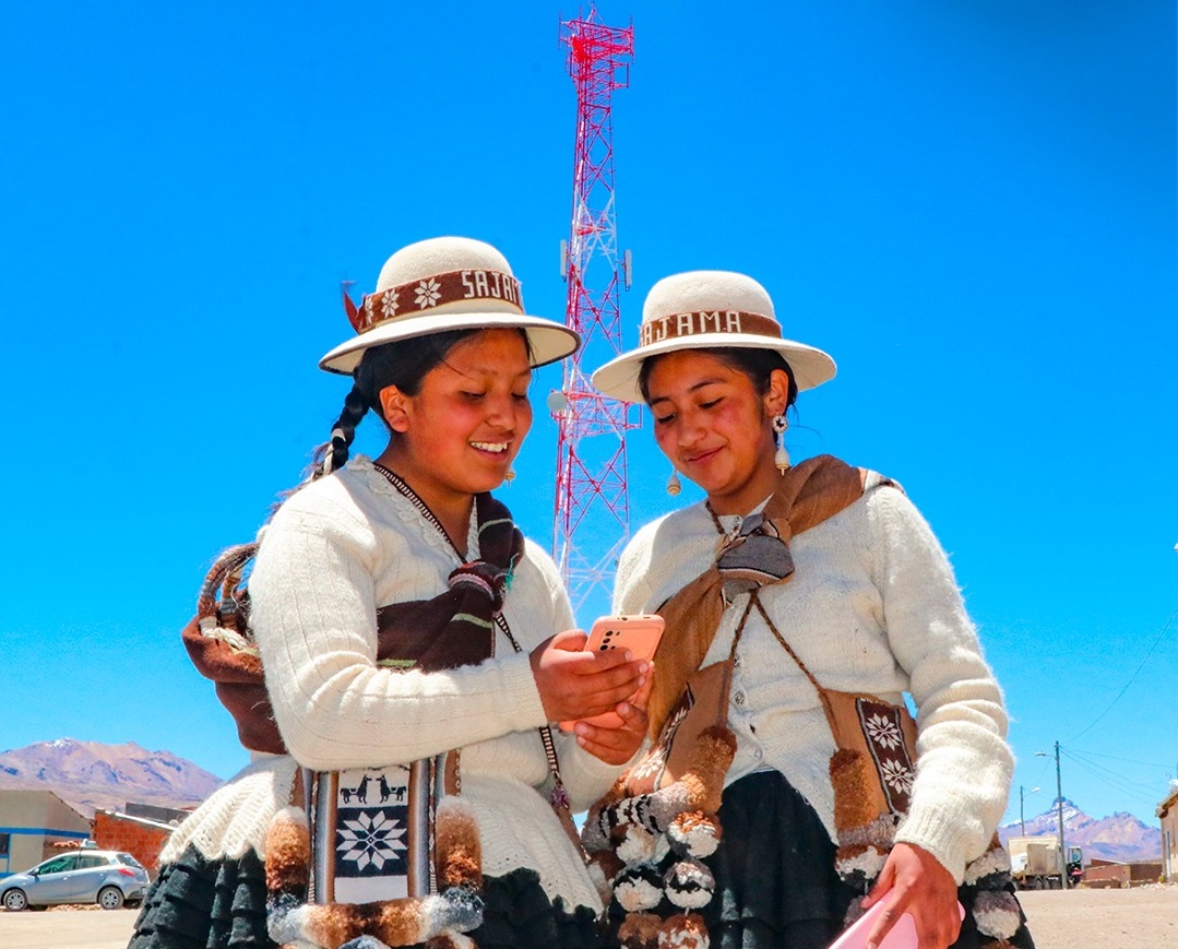 Gobierno invierte en radio bases para que estudiantes de la ciudad y del campo tengan las mismas tecnologías y oportunidades