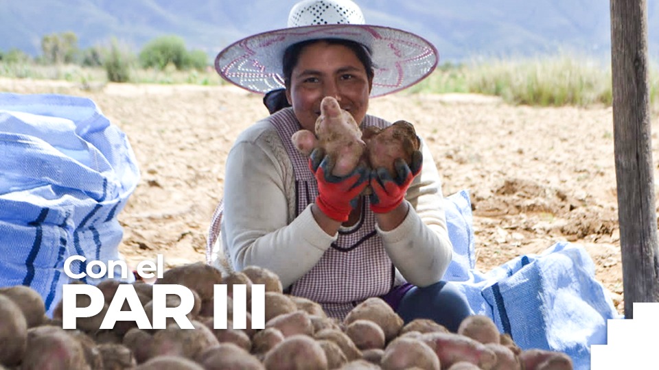 Presidente promulga ley que apunta a fortalecer a pequeños productores y el rol de la mujer en la producción