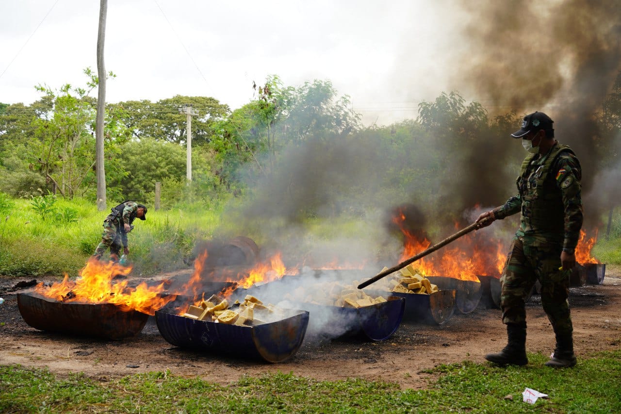 Fuerza Antidroga incinera 757 kilos de droga secuestrada en Santa Cruz