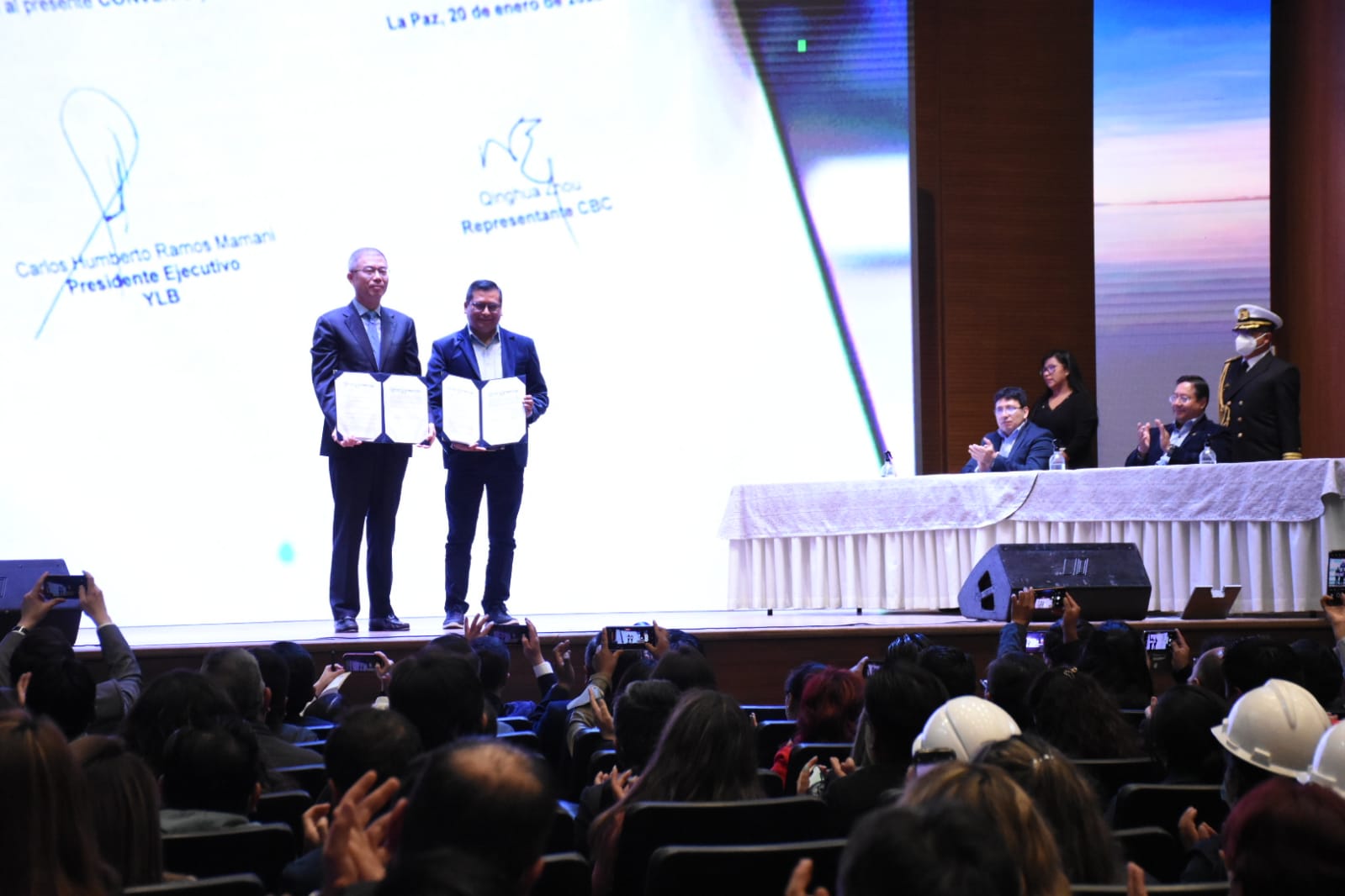 YLB firma convenio para instalar complejos industriales con tecnología EDL en los salares de Potosí y Oruro (amplia)