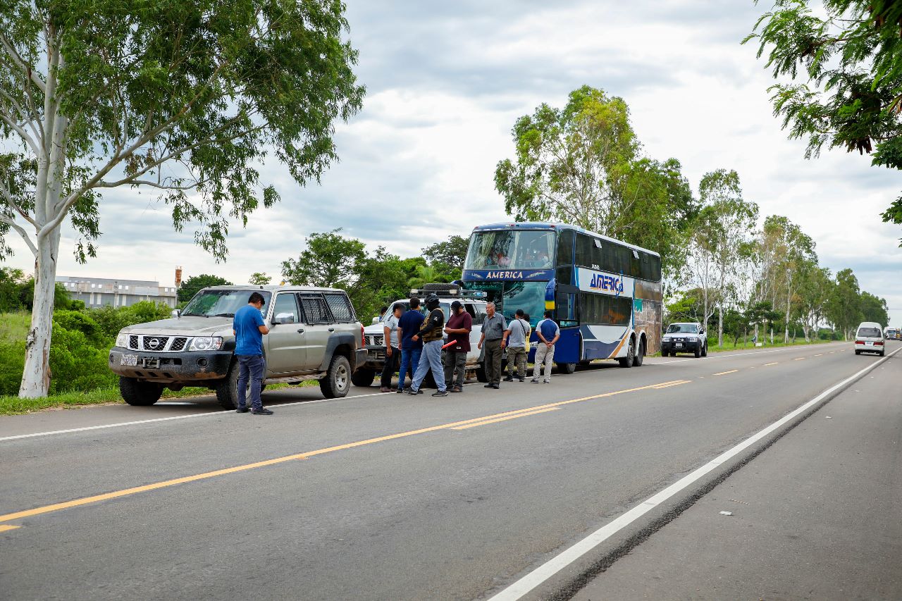Aduana detiene flotas acondicionadas para transportar mercancía de contrabando