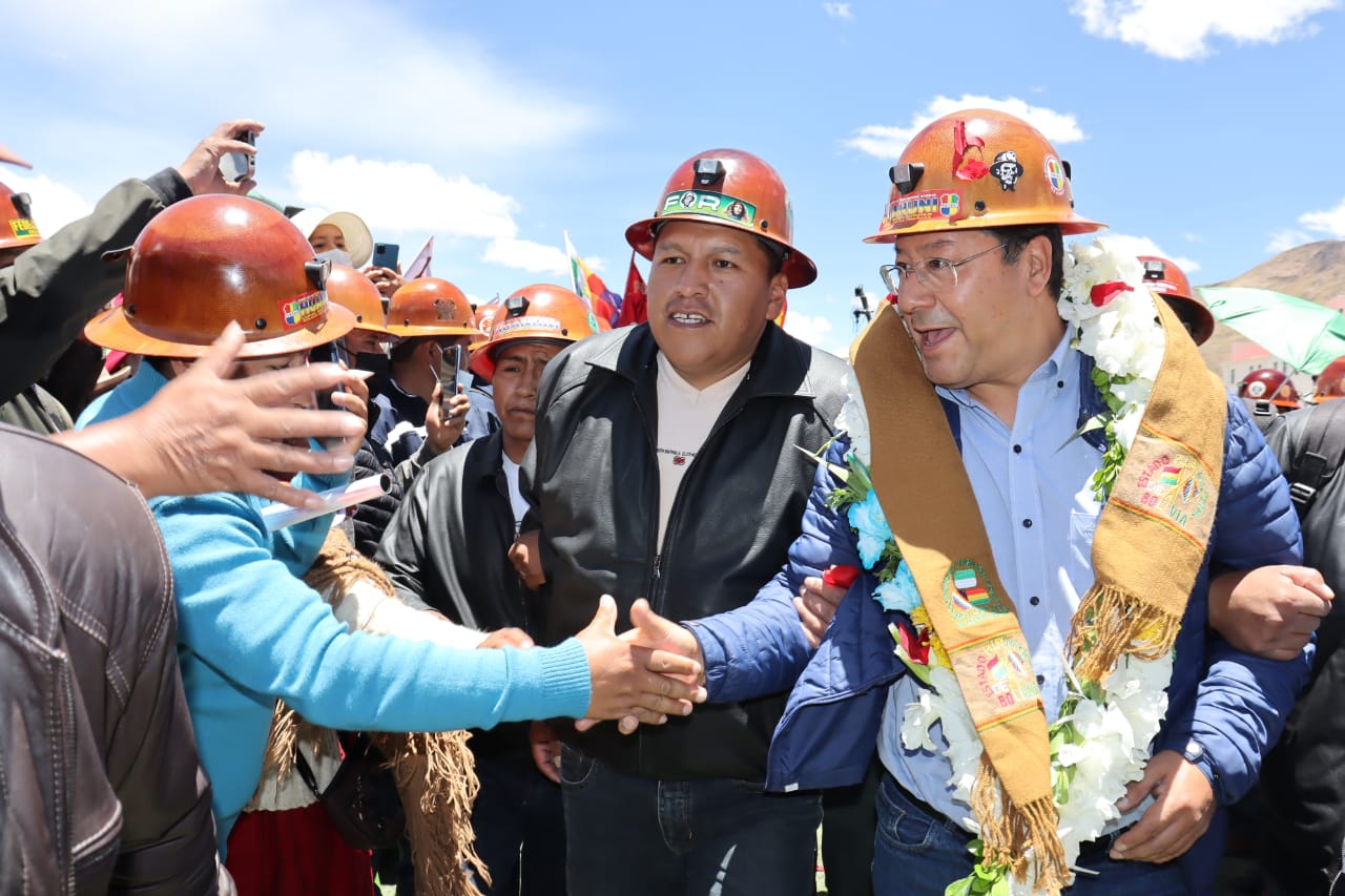 Arce saluda a la nueva directiva de los mineros de Huanuni y les sugiere no descuidar la formación de “cuadros sindicales”