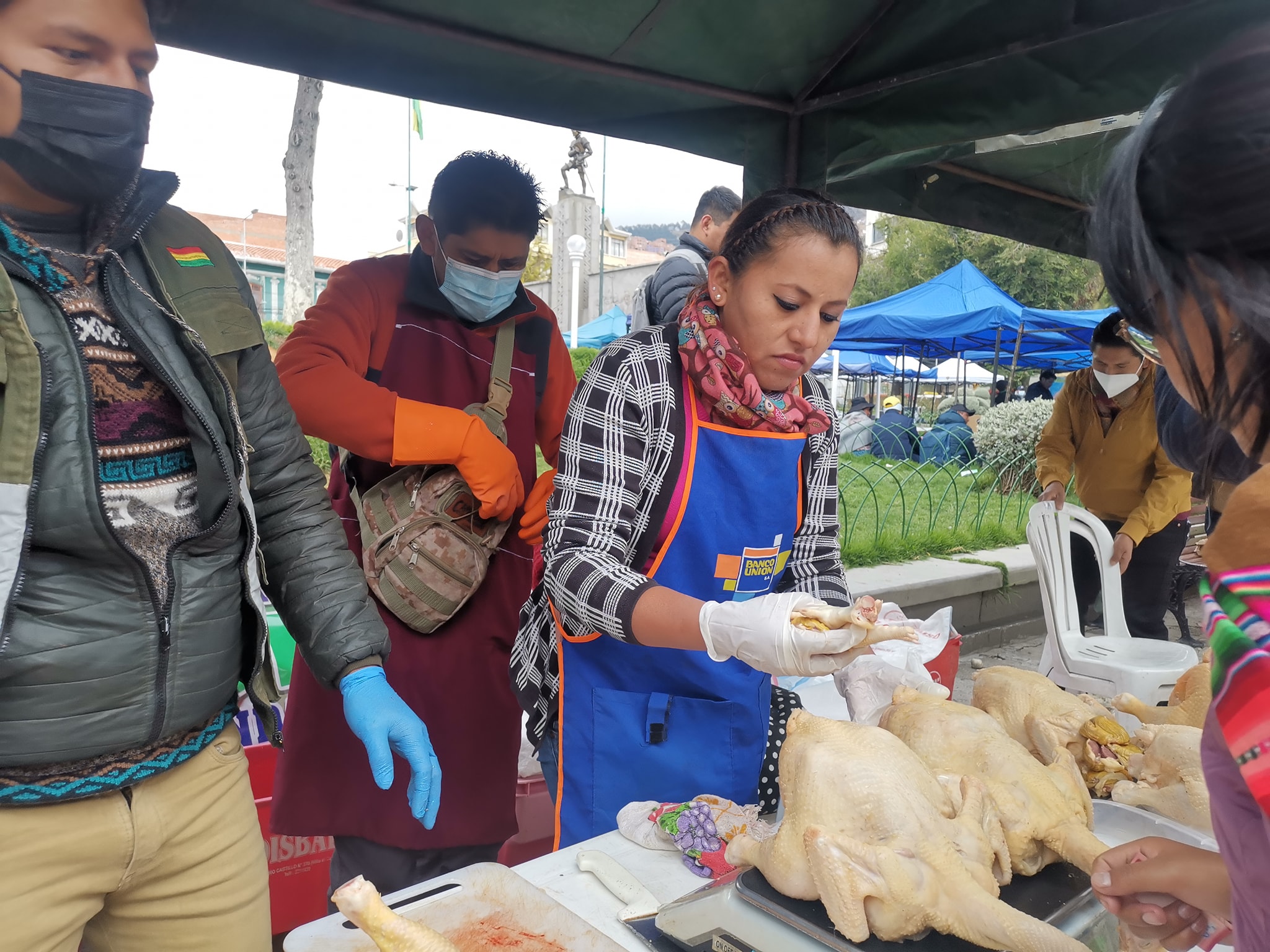 Feria del “Campo a la Olla” ofrece carne de pollo y variedad de alimentos a precio justo
