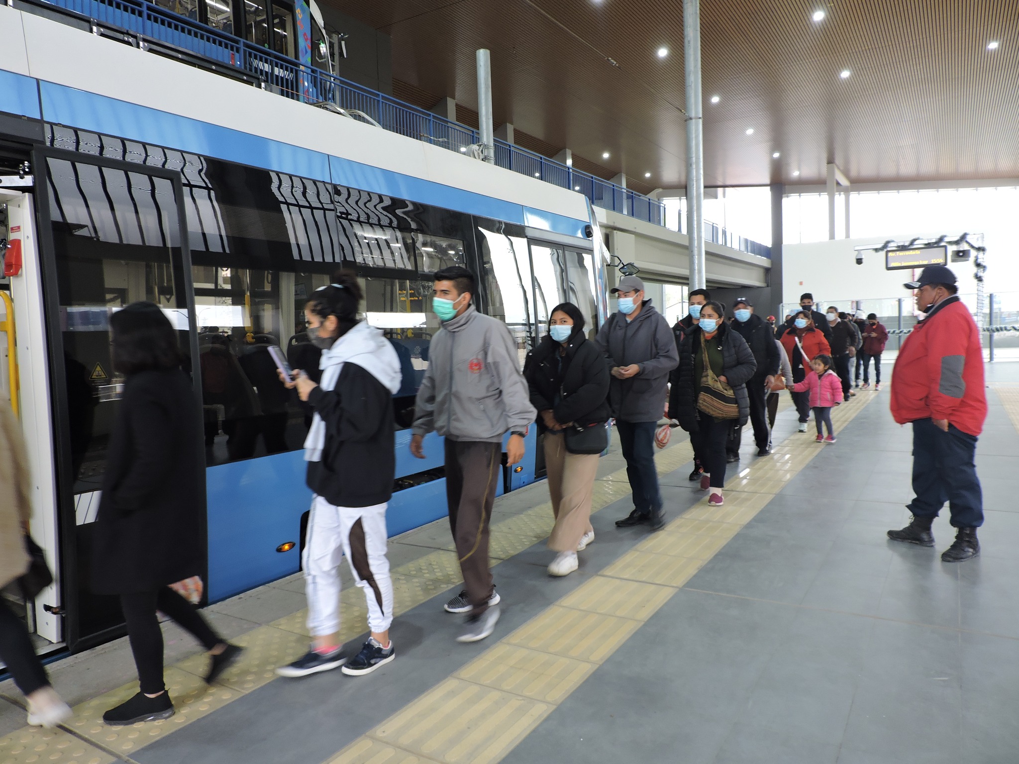 Restablecen las operaciones de la línea Roja del Tren Metropolitano de Cochabamba