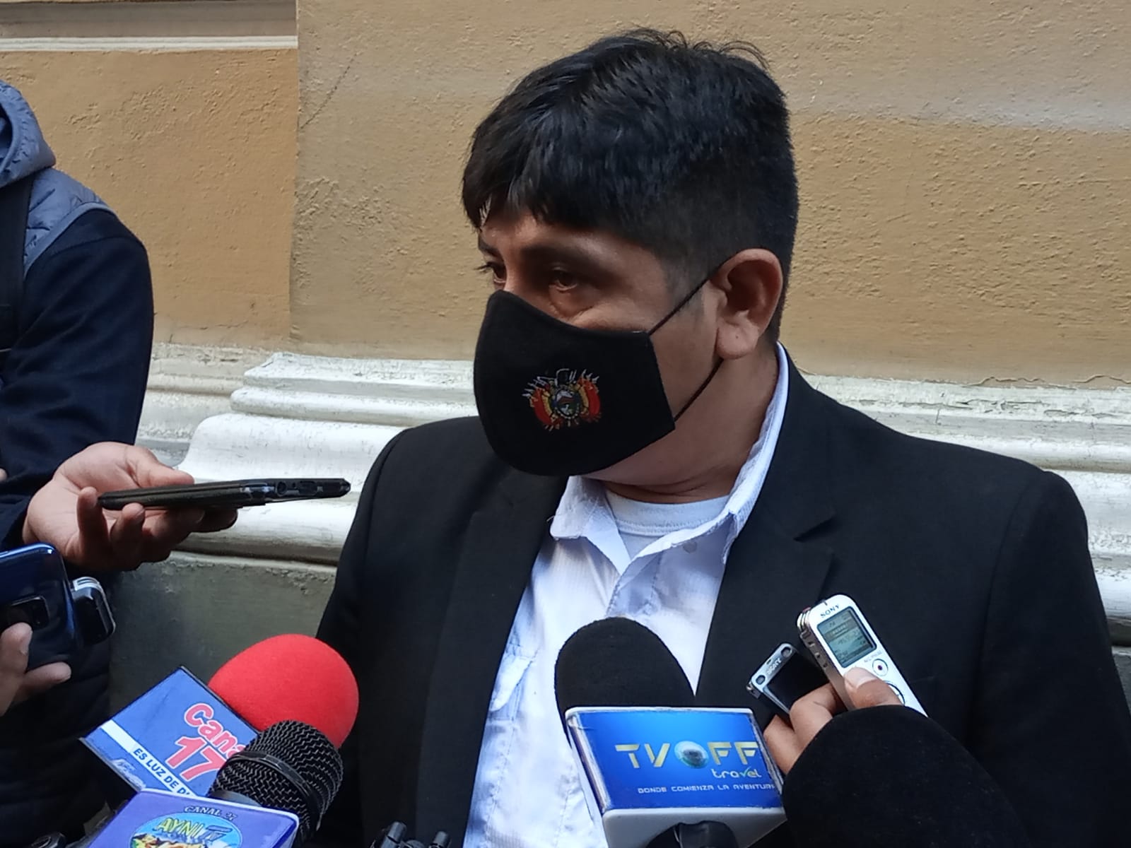 Encapuchados arremeten contra la casa de la madre del diputado Rolando Cuéllar en Santa Cruz