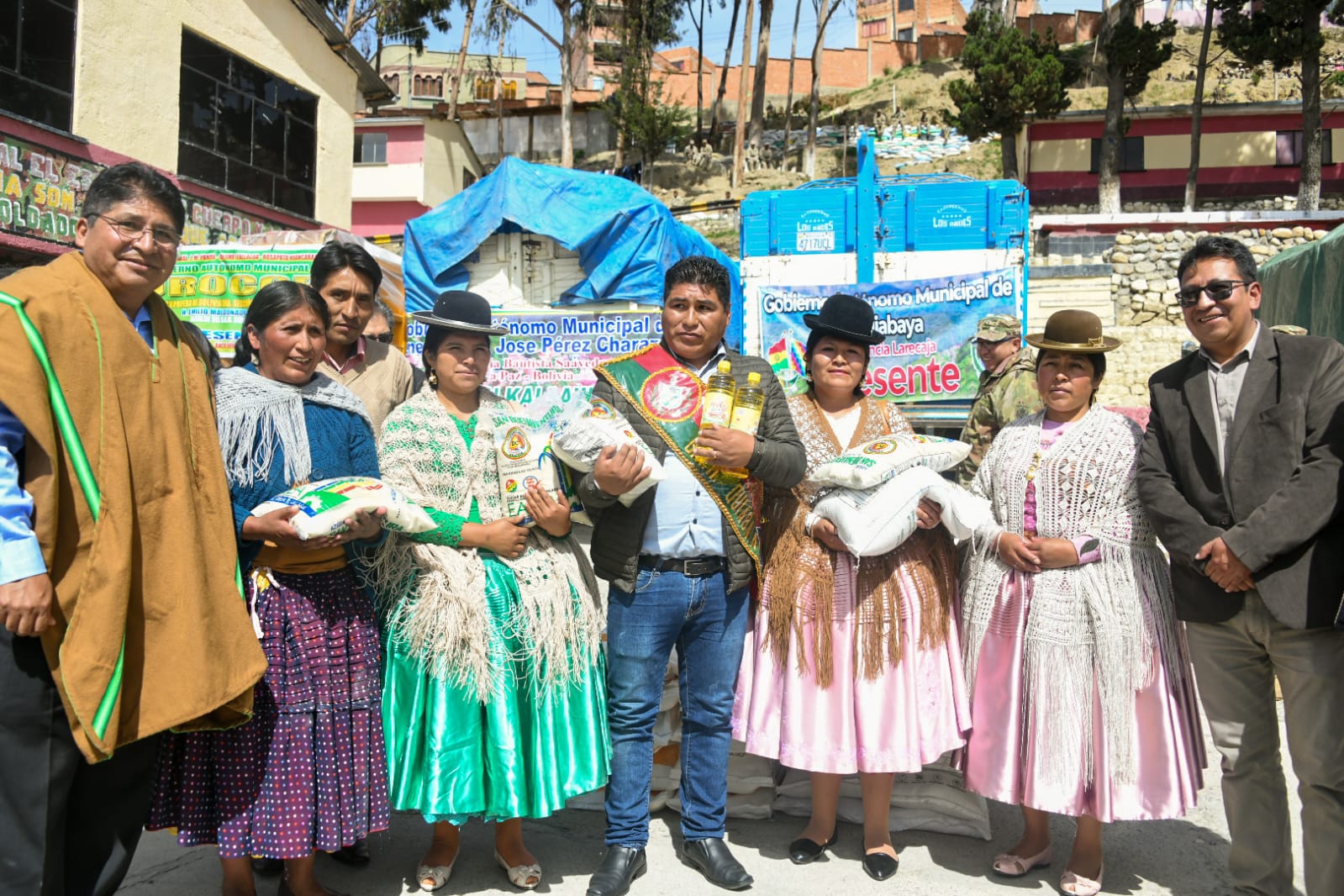Defensa Civil entrega más de 50 toneladas de ayuda humanitaria a familias damnificadas de La Paz