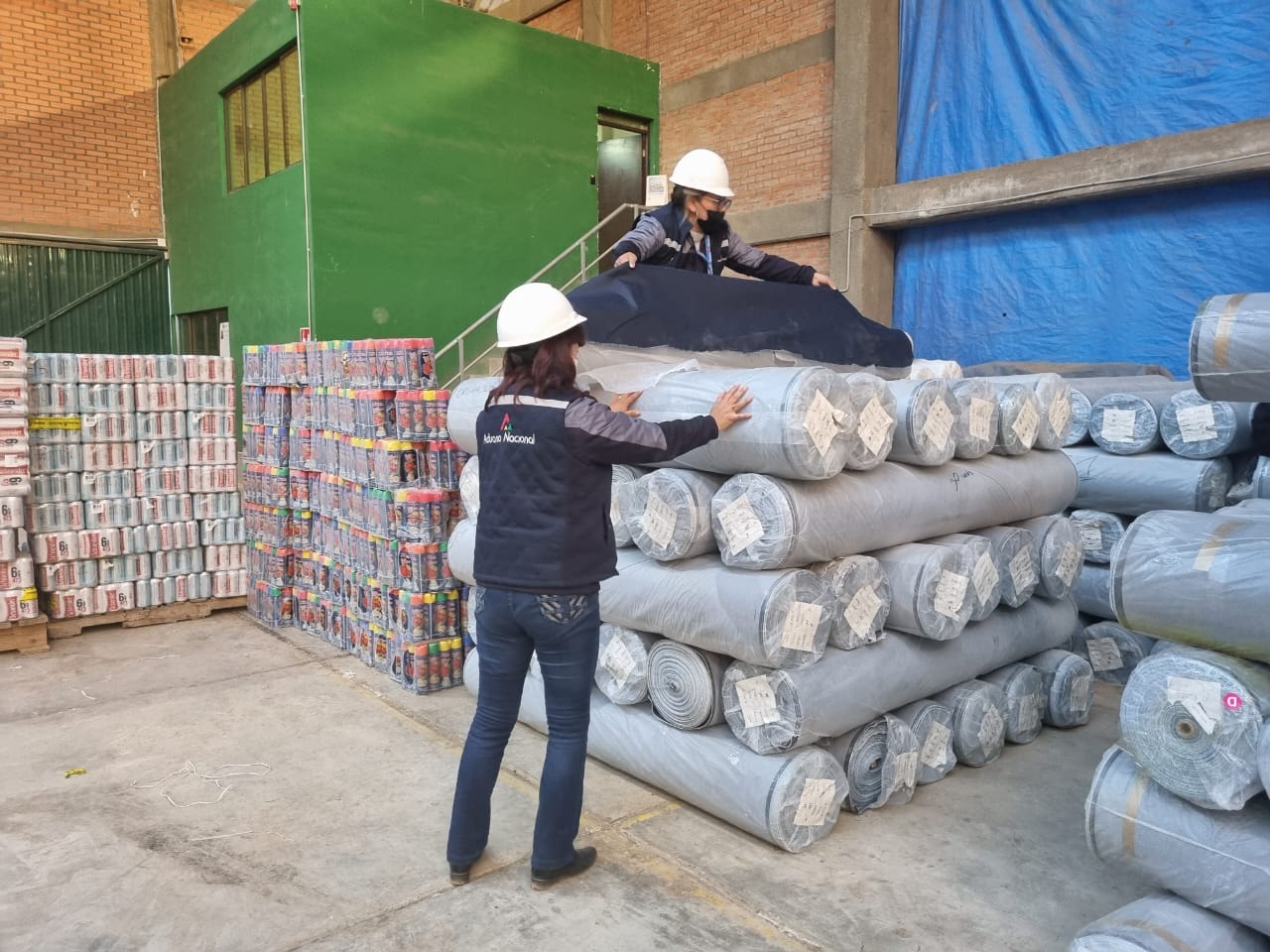 A vísperas de Carnaval de Oruro, Aduana comisa espumas, cerveza y telas de contrabando valuadas en Bs 1 millón