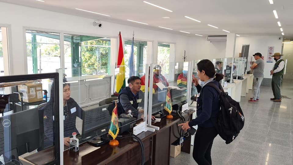 Digemig marca récord en regularización migratoria y recauda más de Bs 4 millones 