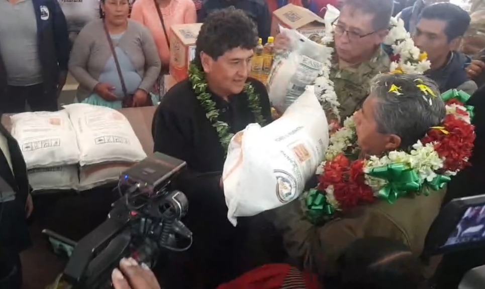 Gobierno entrega ayuda humanitaria a Yanacachi y Guanay, municipios afectados por inundaciones en La Paz