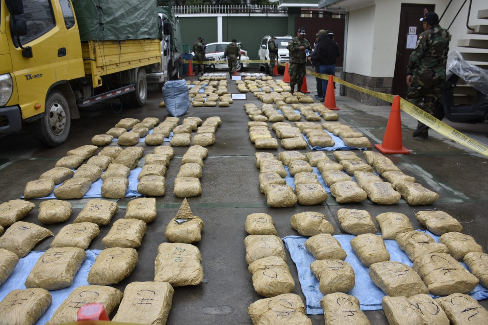 Fuerza antidroga secuestra más de 403 kilos de marihuana en Cochabamba