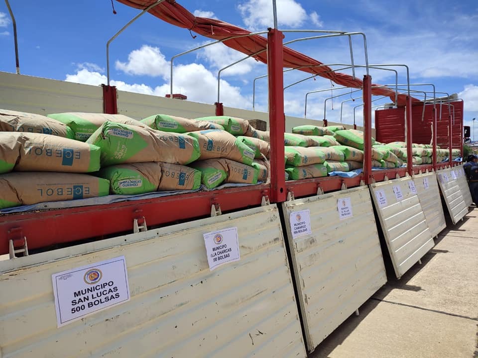 Defensa Civil entrega 6.795 bolsas de cemento a 14 municipios de Chuquisaca