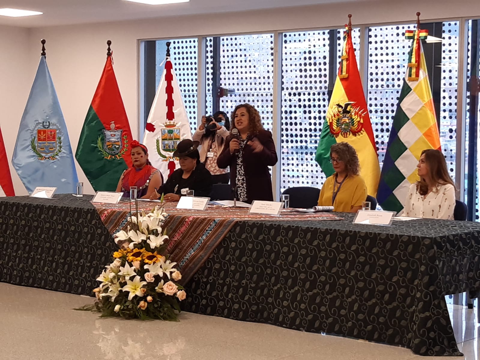 Asambleístas acuerdan construir una agenda legislativa con perspectiva de género y democracia paritaria