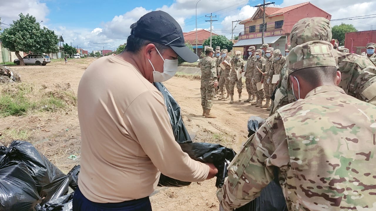 La minga acabó con 953.375 criaderos del mosquito aedes aegypti en Santa Cruz, según el Ministerio de Defensa