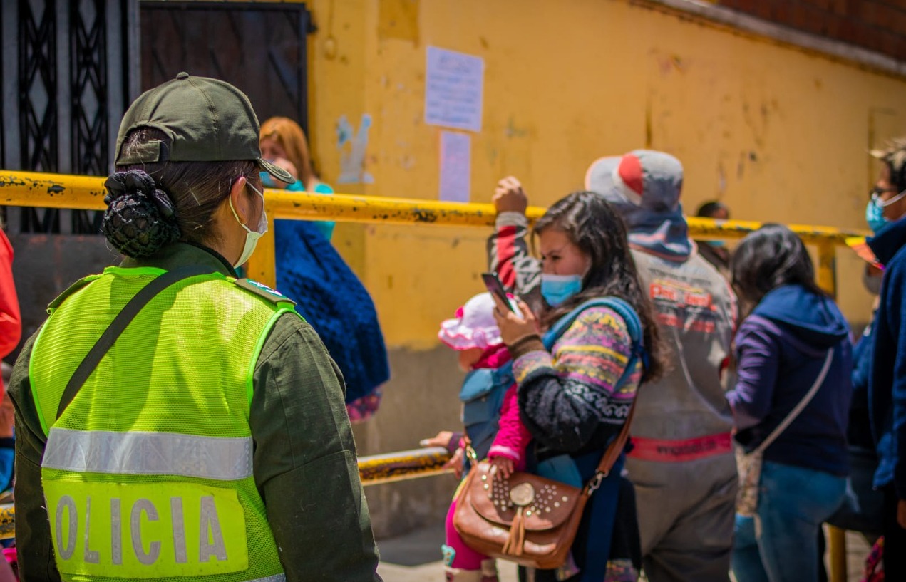 Policía y Fejuve activan “Plan de seguridad en unidades educativas” en La Paz