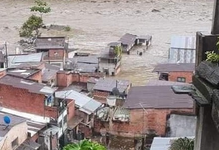 Defensa Civil anuncia operativos aéreos para socorrer a familias afectadas en Tipuani y Mapiri