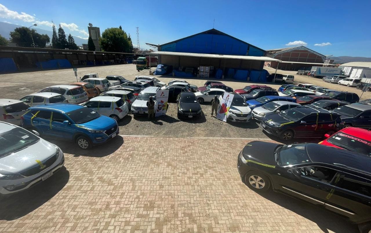 Aduana incauta en Cochabamba 72 vehículos indocumentados por valor de más de Bs 7,3 millones