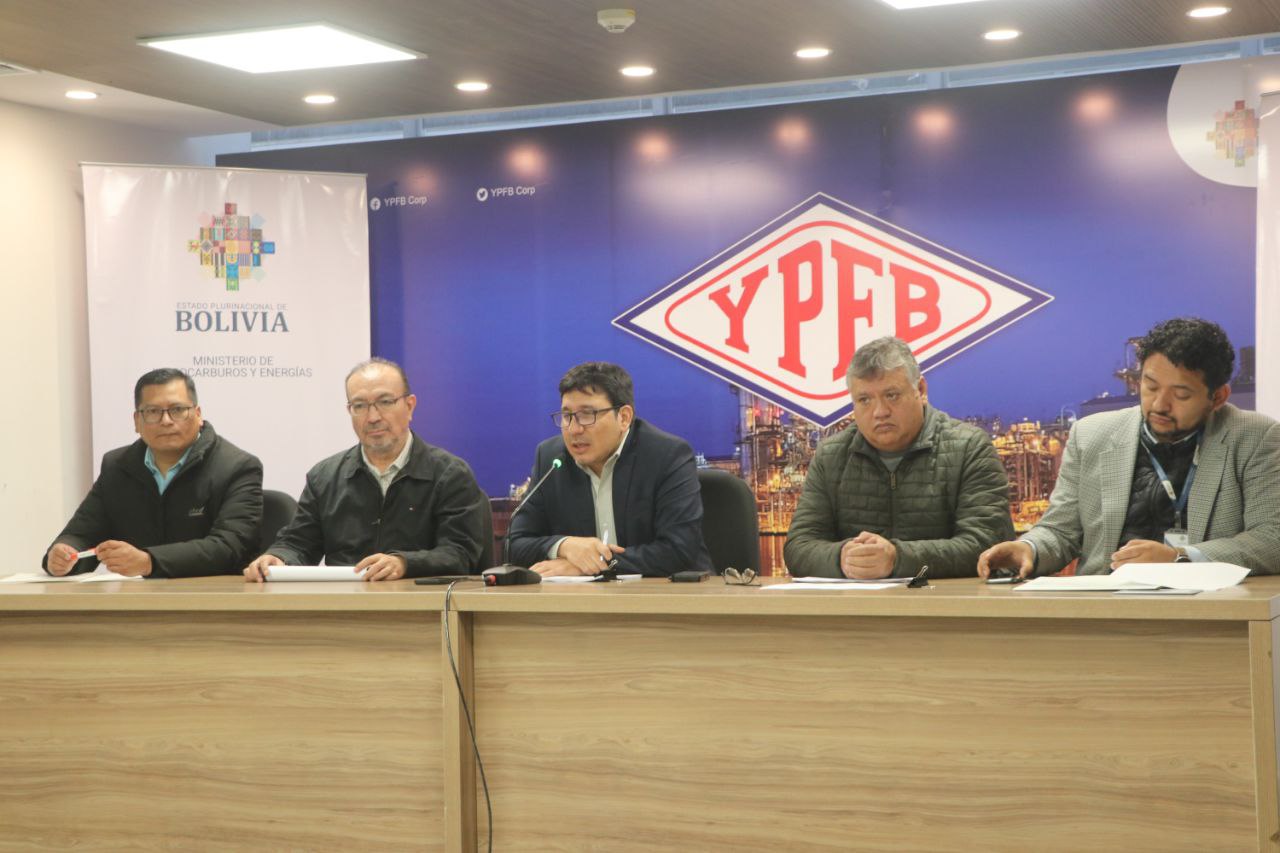 Ministerio de Hidrocarburos y la COB inician mesa técnica de trabajo del sector energético