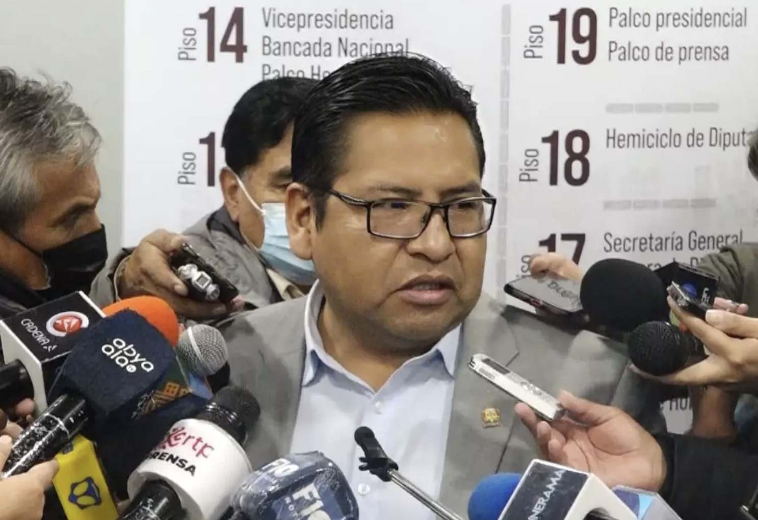 Comisión de Constitución rechaza proyectos de oposición sobre preselección de postulantes al Judicial y al TCP