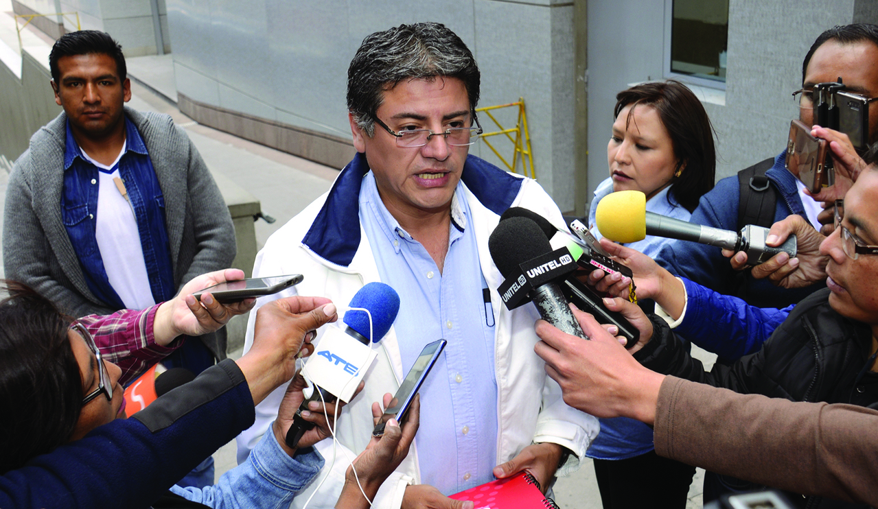 Abogado Michel pide tramitar en EEUU extradición del exministro Justiniano