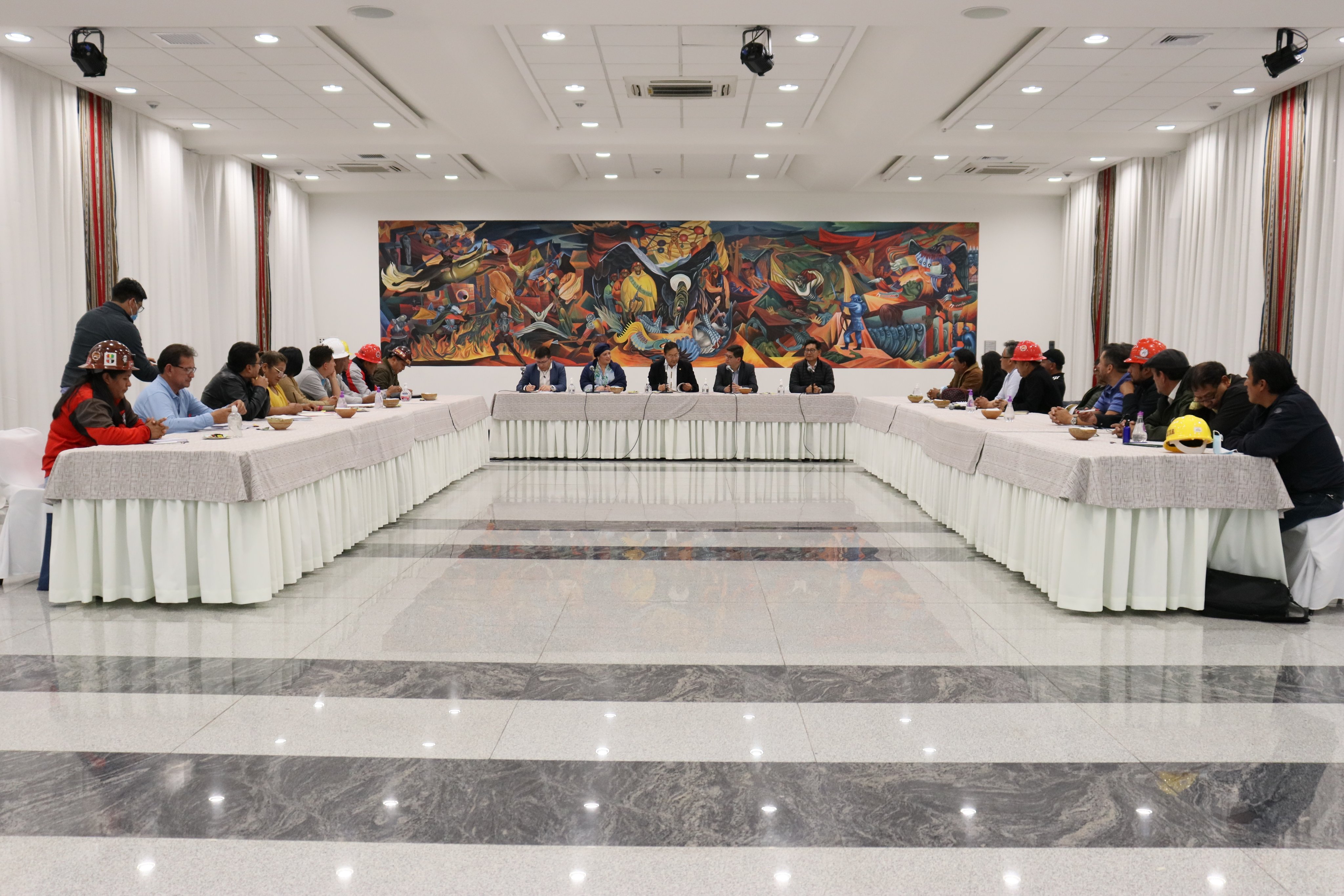 COB presenta pliego petitorio al presidente Arce, piden un incremento salarial de 10%