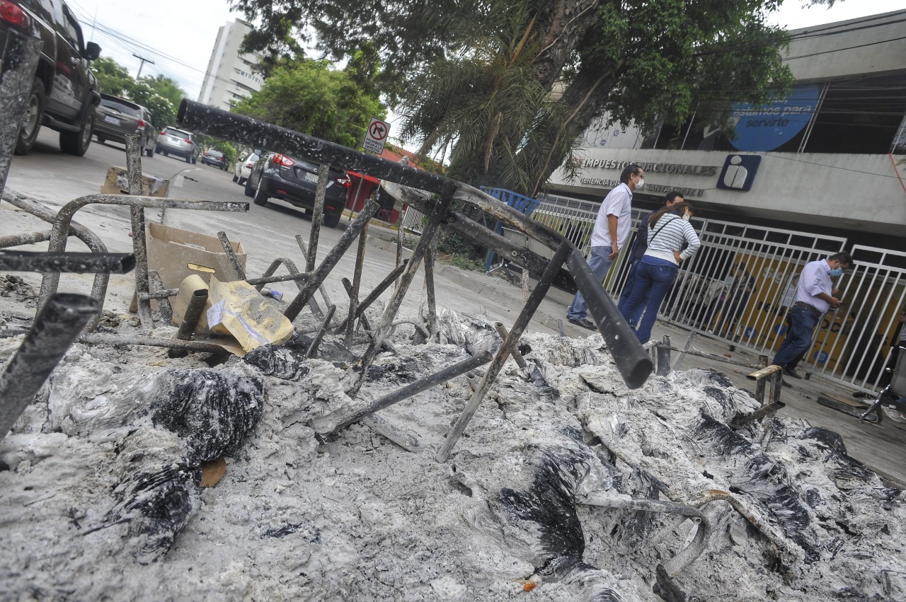 Envían a la cárcel al acusado por la quema de Impuestos en Santa Cruz