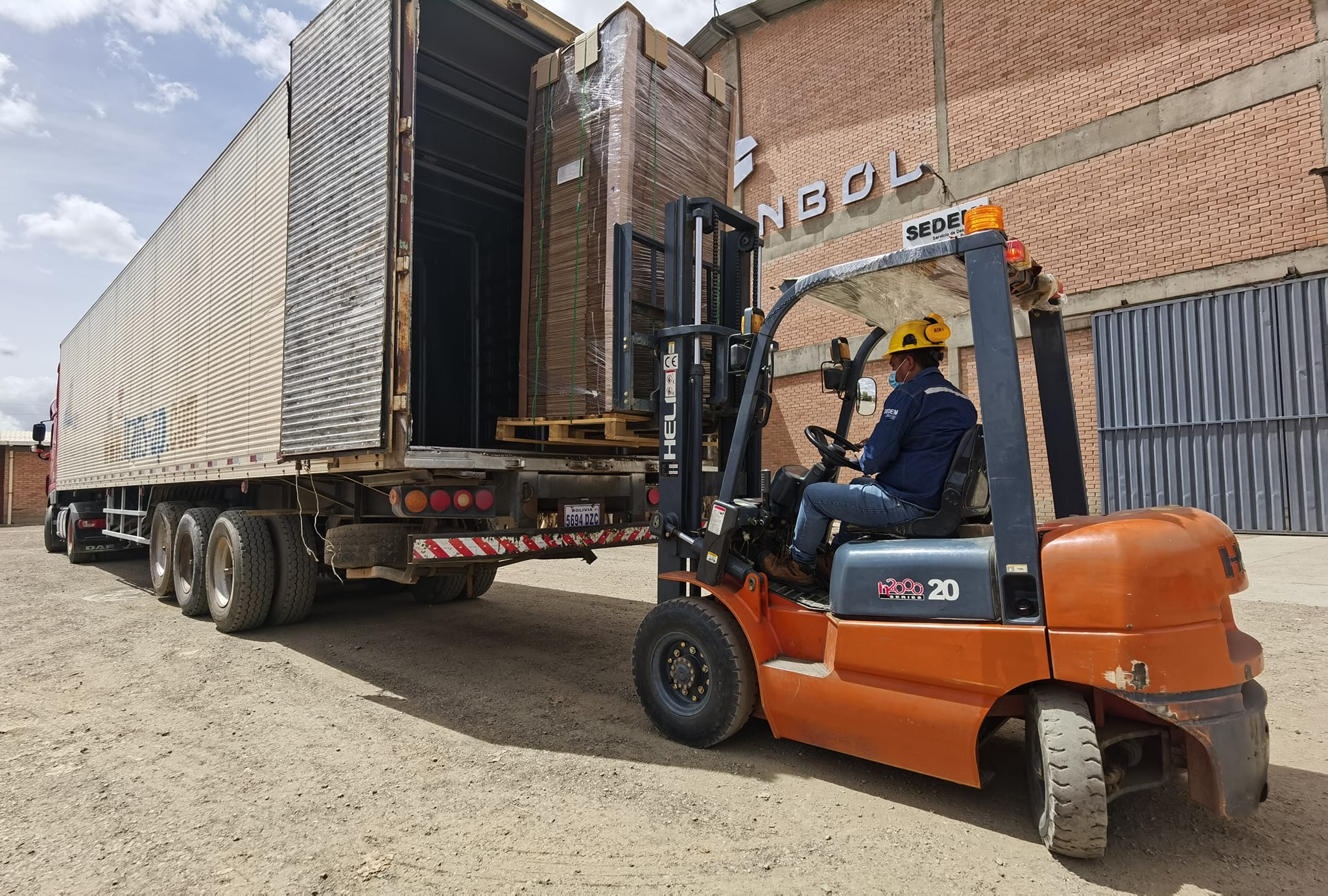 Envibol, Papelbol y Cartonbol generan Bs 19 millones por la exportación de productos “Hecho en Bolivia” 