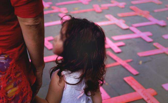 Más de mil feminicidios en dos décadas motivan redacción de un proyecto de ley para proteger a los huérfanos