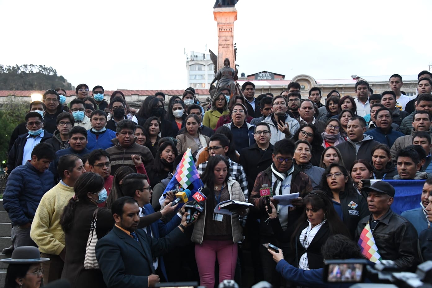 Funcionarios públicos cuestionan insinuaciones de Morales y respaldan llamado de Arce a la unidad