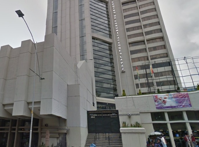 Bomberos evacúa el Palacio de Comunicaciones ante alerta de posibles explosivos