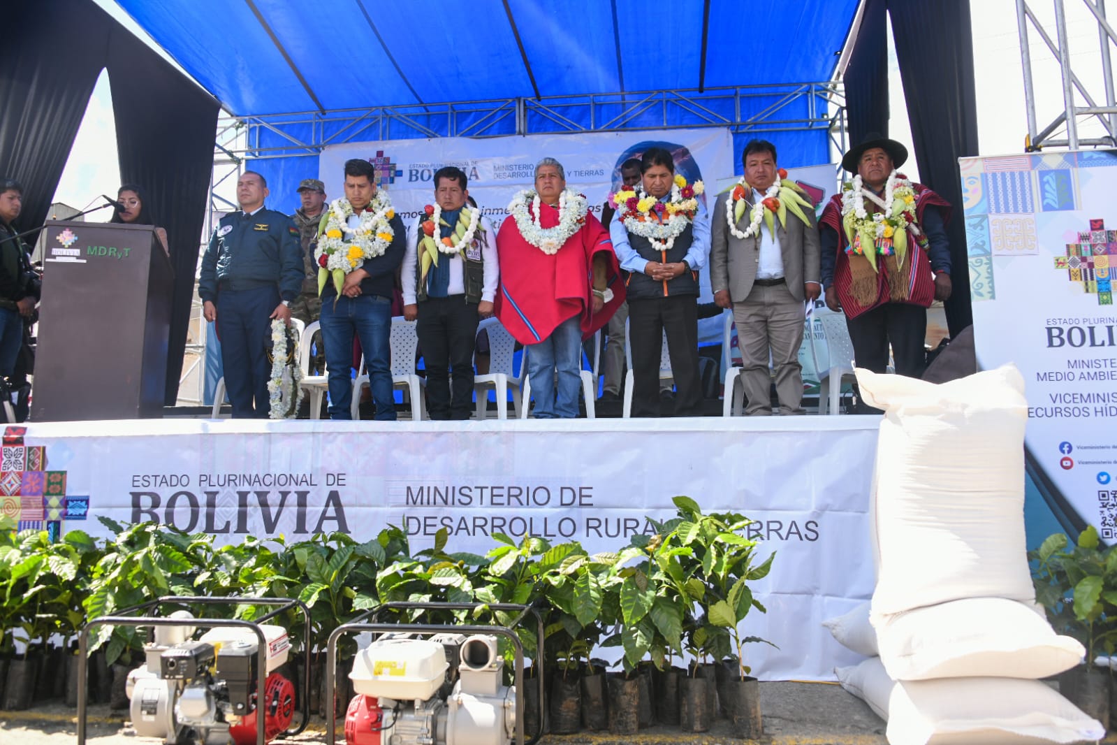 Gobierno entrega equipamiento a 62 municipios paceños azotados por la sequía 