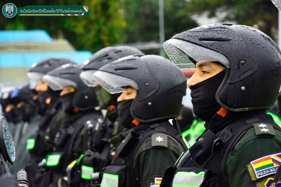 Comando desplegó 2.240 policías en las rutas hacía Copacabana por Semana Santa