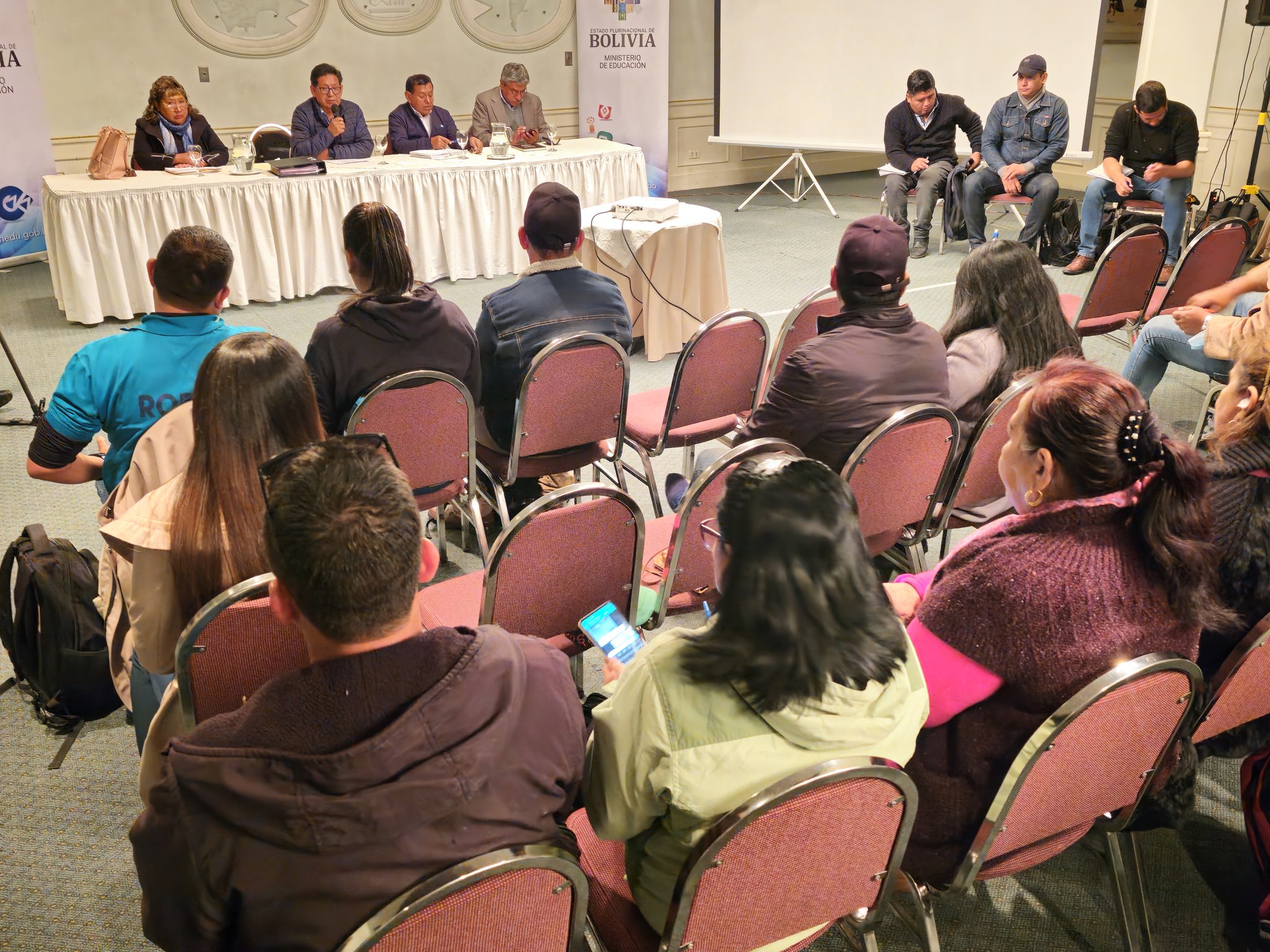 Educación y maestros urbanos reinstalan diálogo en La Paz