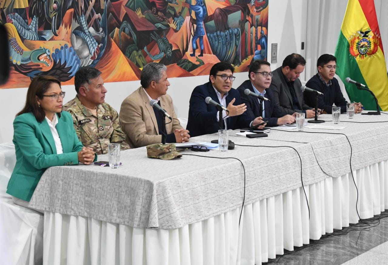 Gobierno activa política para combatir el contrabando de combustibles con apoyo policial y militar (amplia)