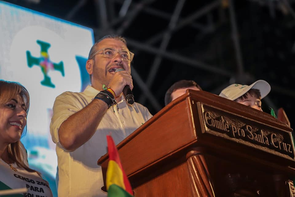 Justicia inicia juicio contra el excívico Rómulo Calvo por ultraje a la wiphala