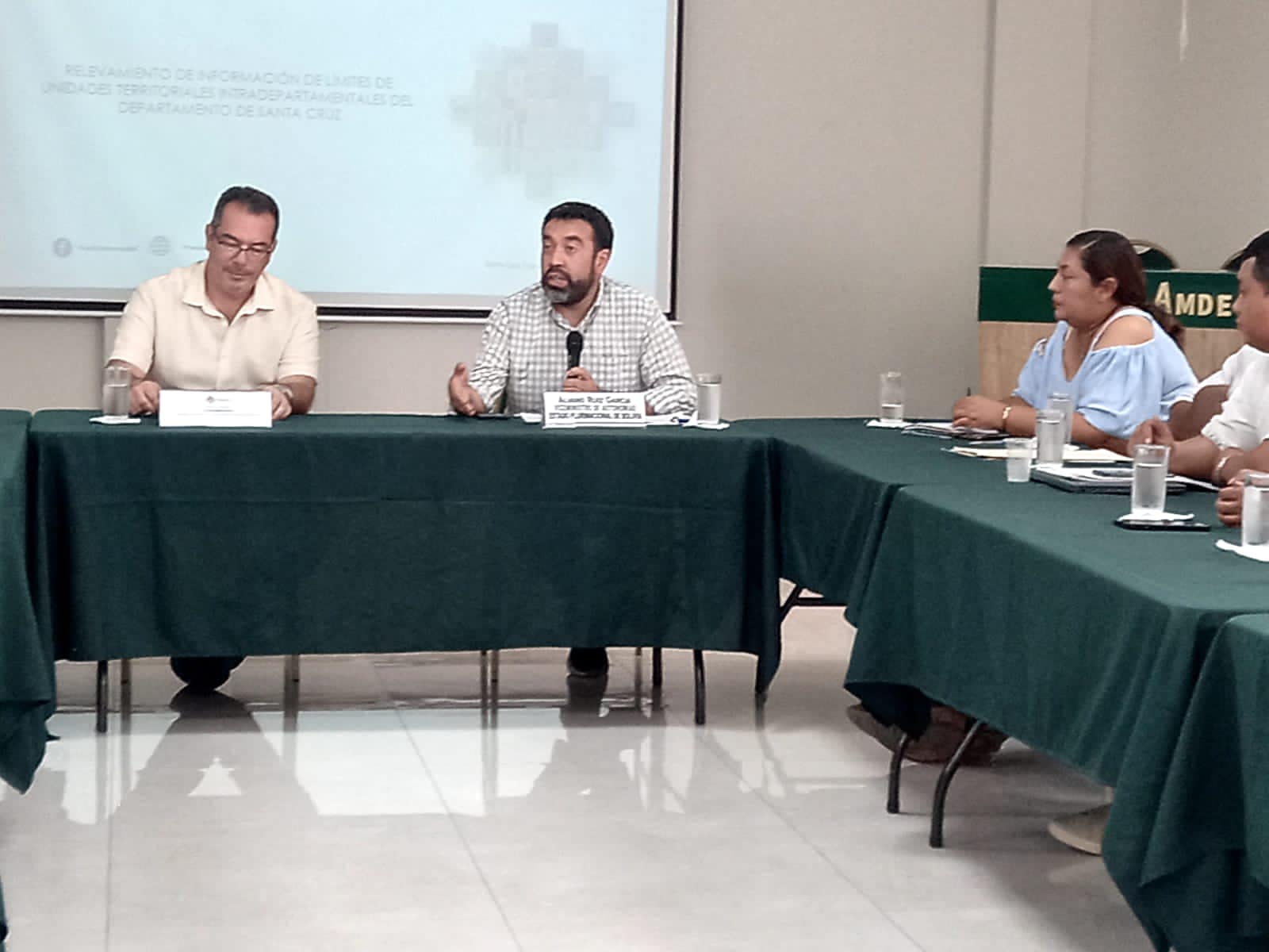 Gobierno concreta encuentro entre la Gobernación y municipios cruceños para la definición de límites