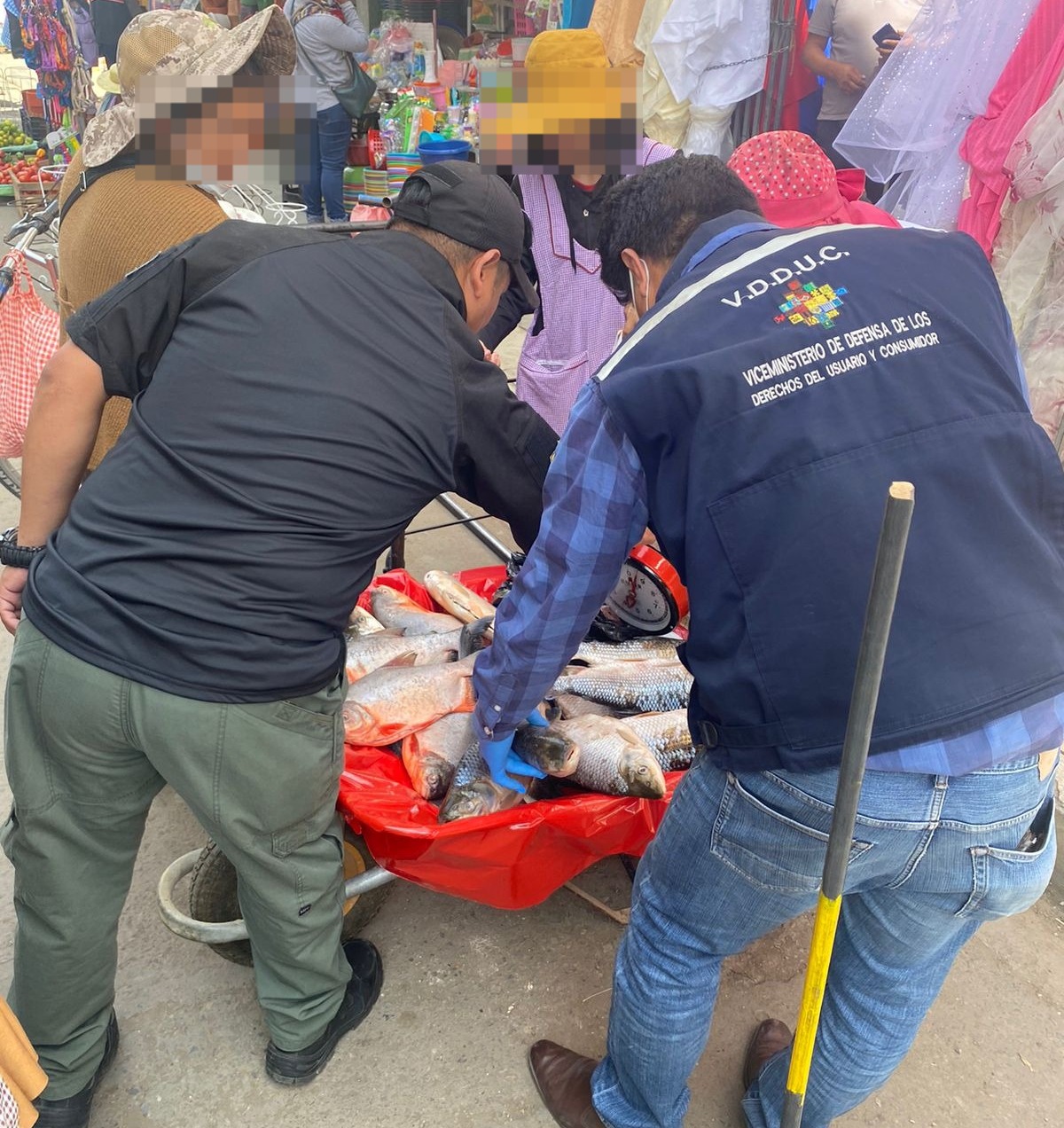 Operativo en mercados de Sucre acaba con decomiso de pescado y queso por falta de higiene en si manipulación