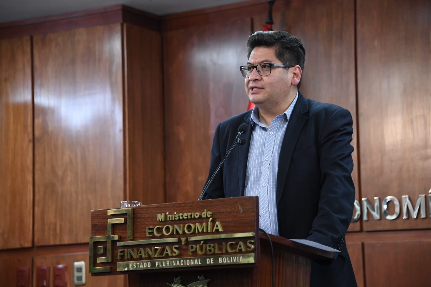 Bolivia explica a inversionistas situación económica y sube precio de los bonos