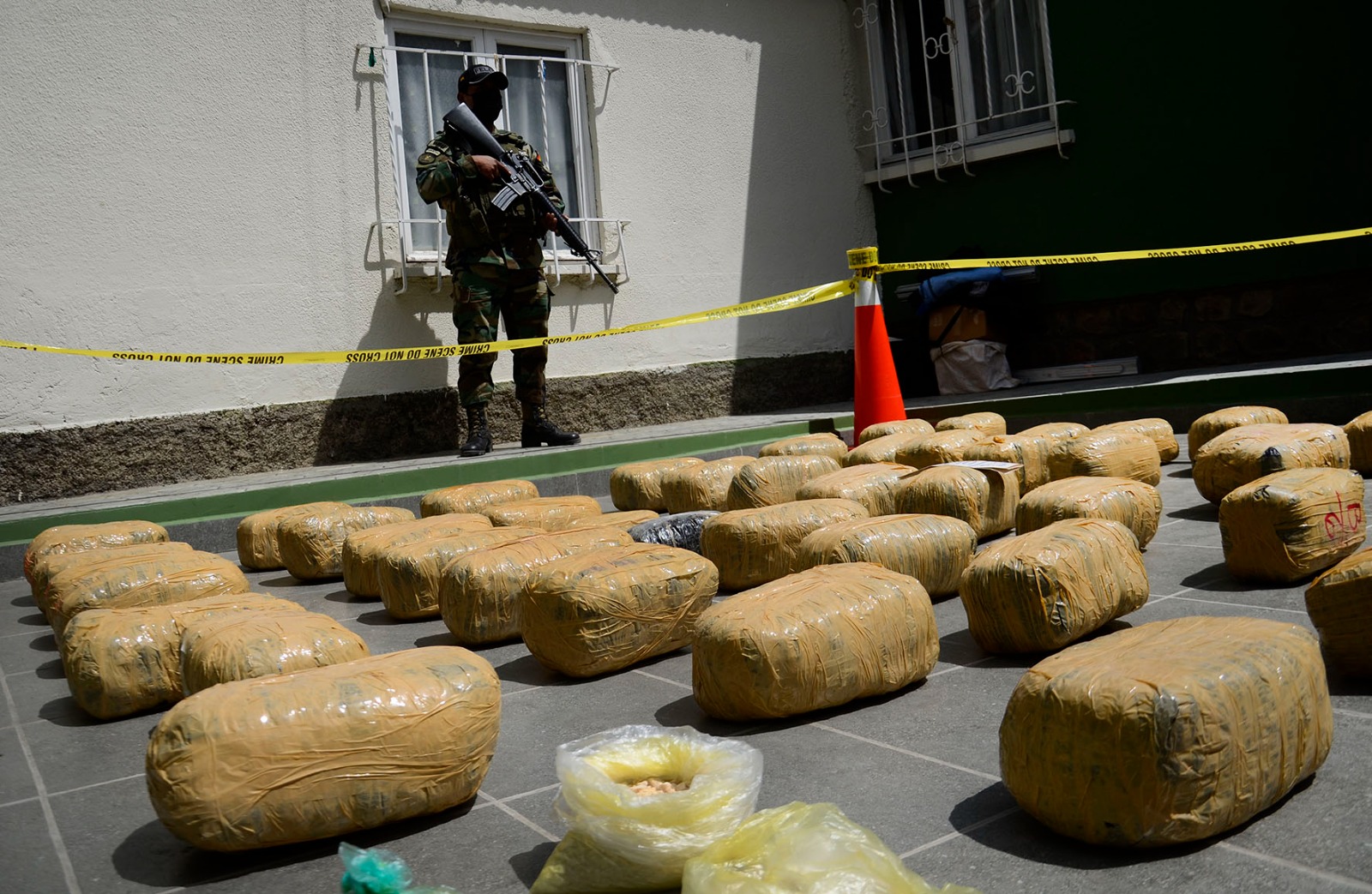 Felcn incauta más de 120 kilos de droga y aprehende a seis personas en La Paz