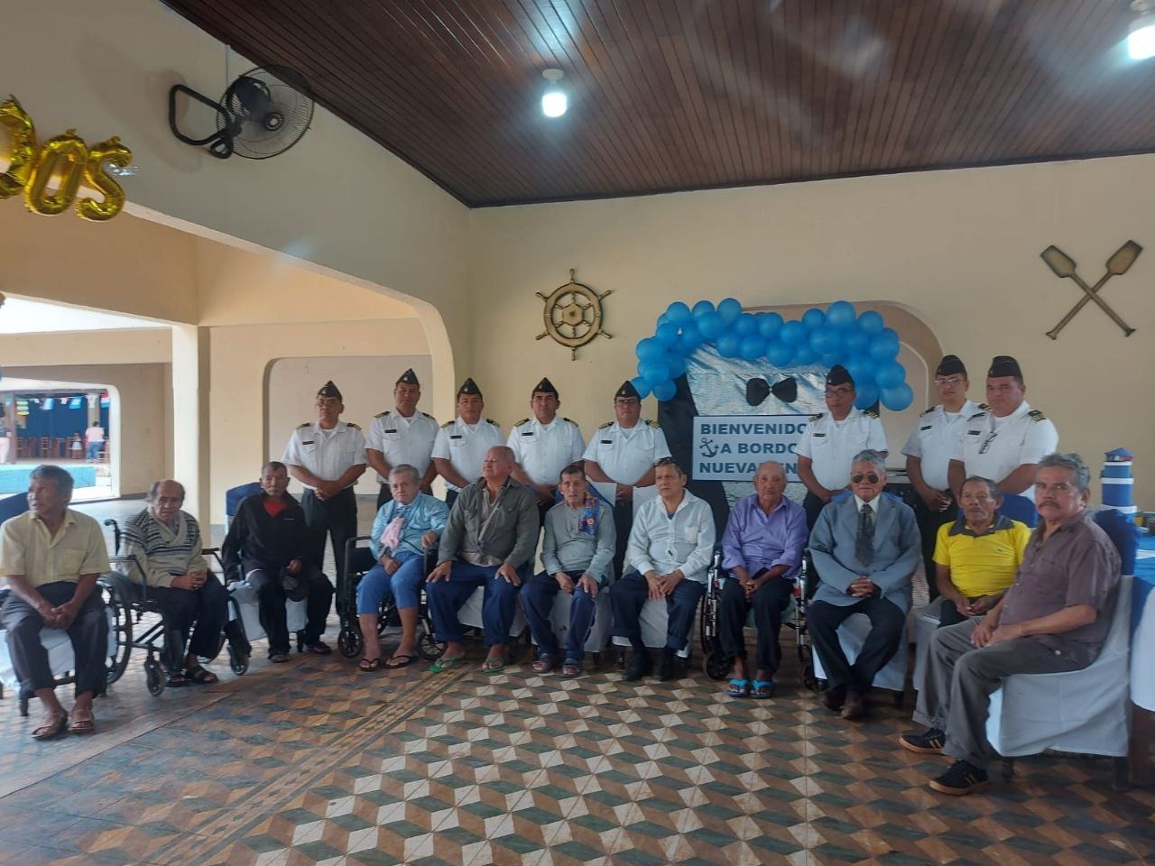 Adultos mayores de asilos y hogares fueron agasajados por la Armada