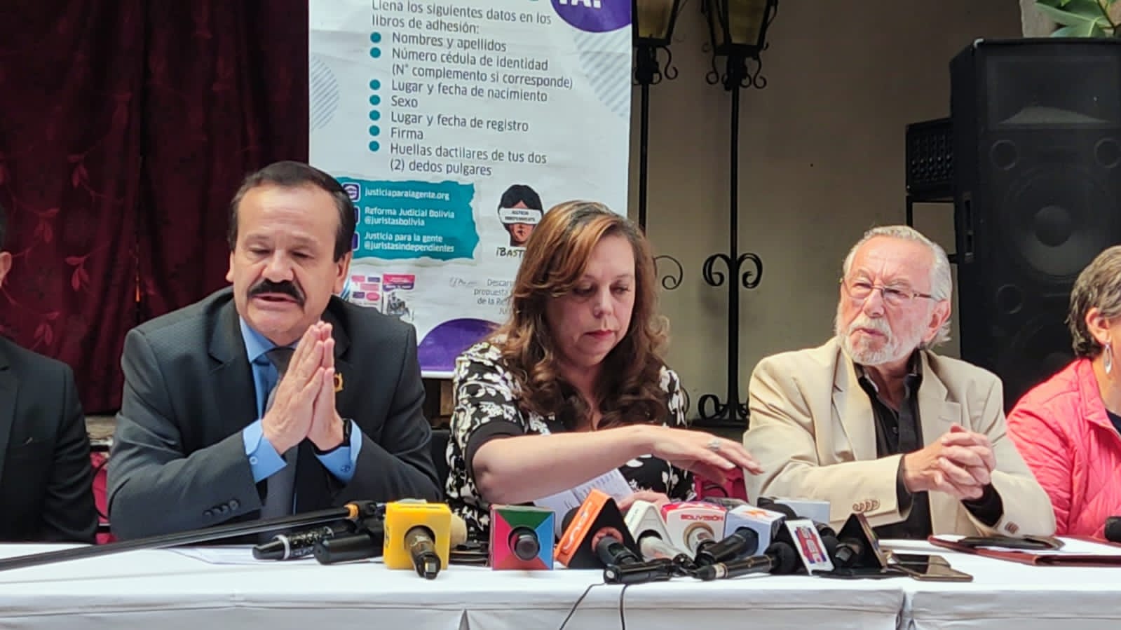 Ciudadanía da la espalda a “juristas independientes” que fracasan en recabar un millón y medio de firmas para un posible referéndum