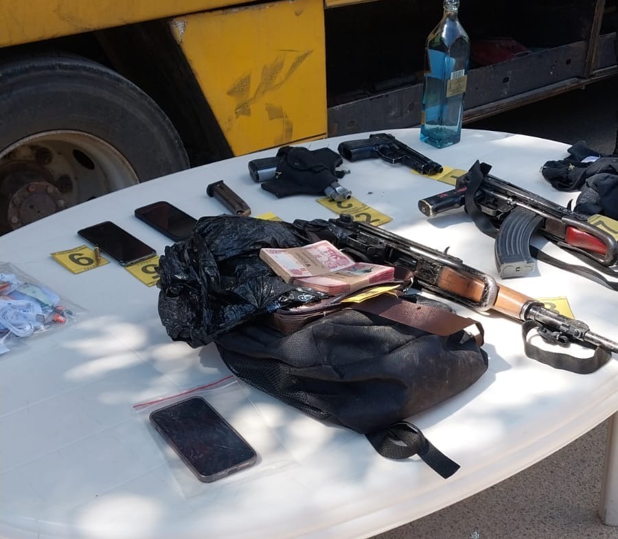 Envían a la cárcel a cuatro personas que fueron sorprendidas con armas de fuego, tras provocar un accidente