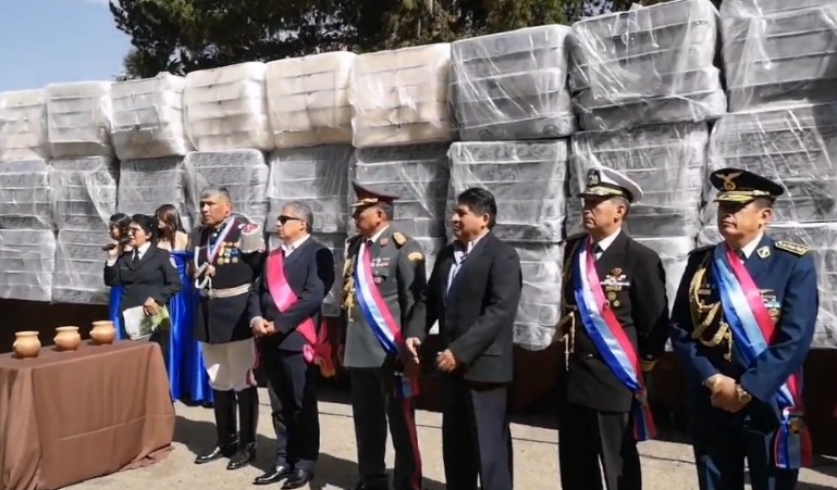 Ministerio de Defensa entrega 650 colchones para los cadetes del Colegio Militar del Ejército