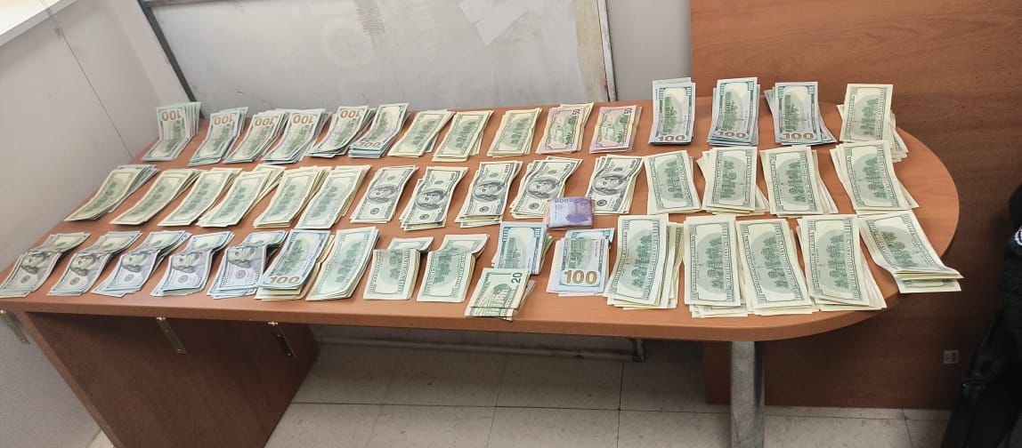 Incautan más de $us 46.000 a una persona que viajaba a Chile