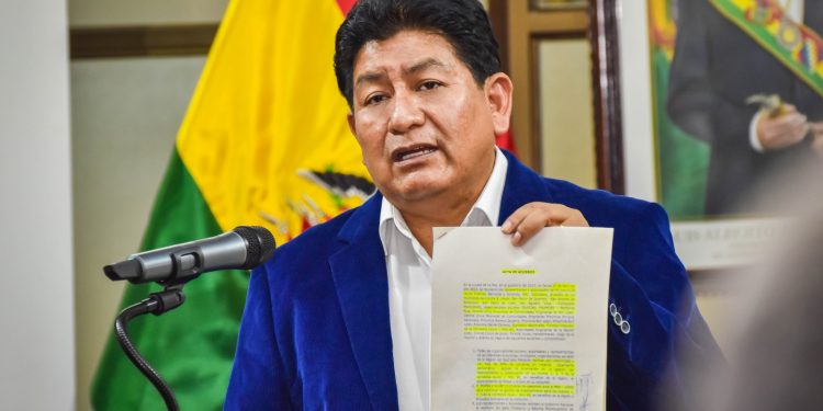 Gobierno y autoridades de Potosí acuerdan priorizar tres tramos de la carretera Uyuni – Hito 60