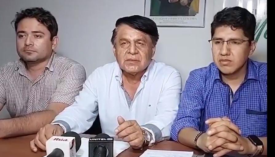 Bloqueo evita ingreso a Santa Cruz de 1 millón de litros de combustible, Gobierno llama al diálogo