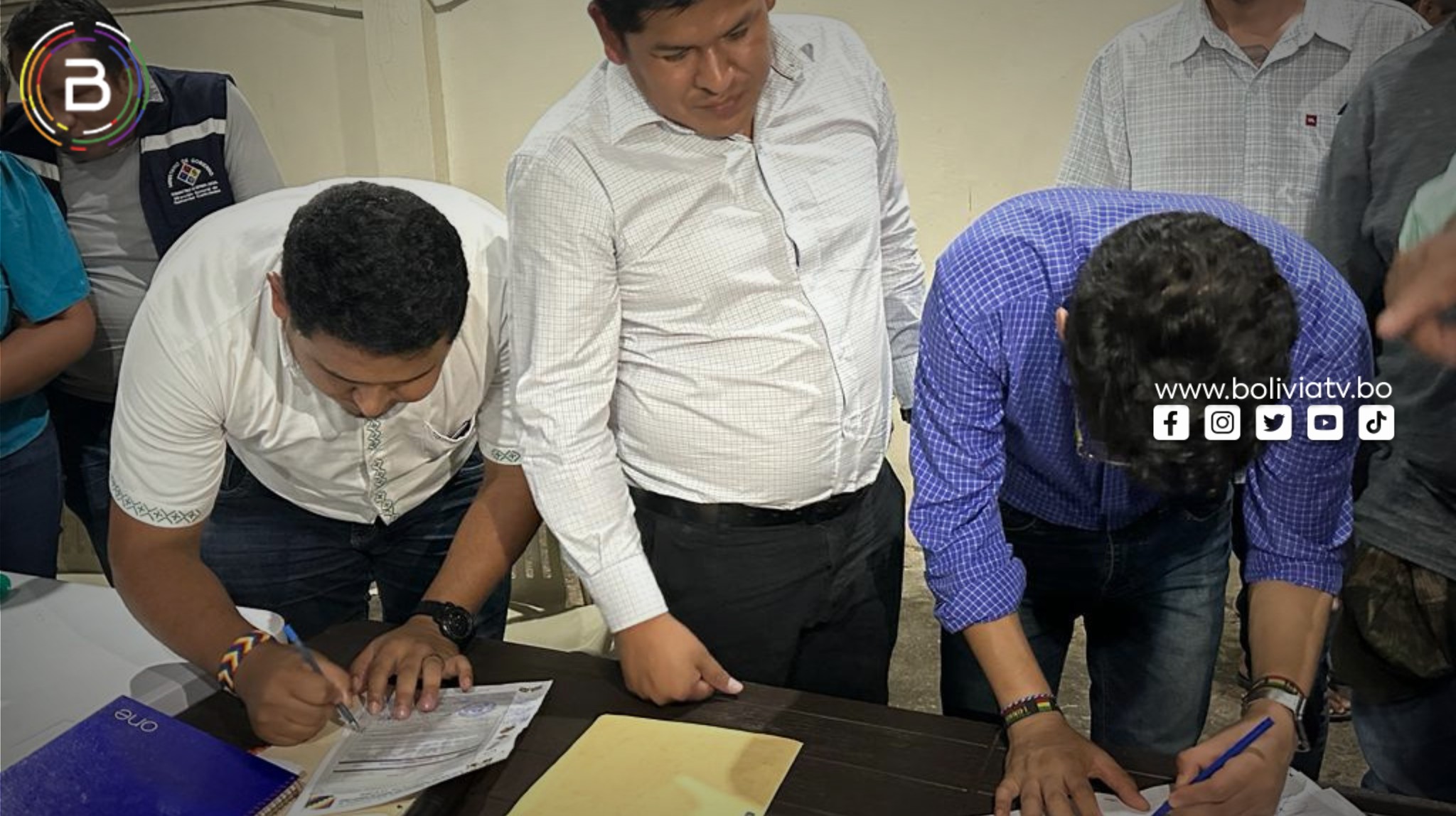  Gobierno logra acuerdo con productores y se levanta bloqueo en Santa Cruz 