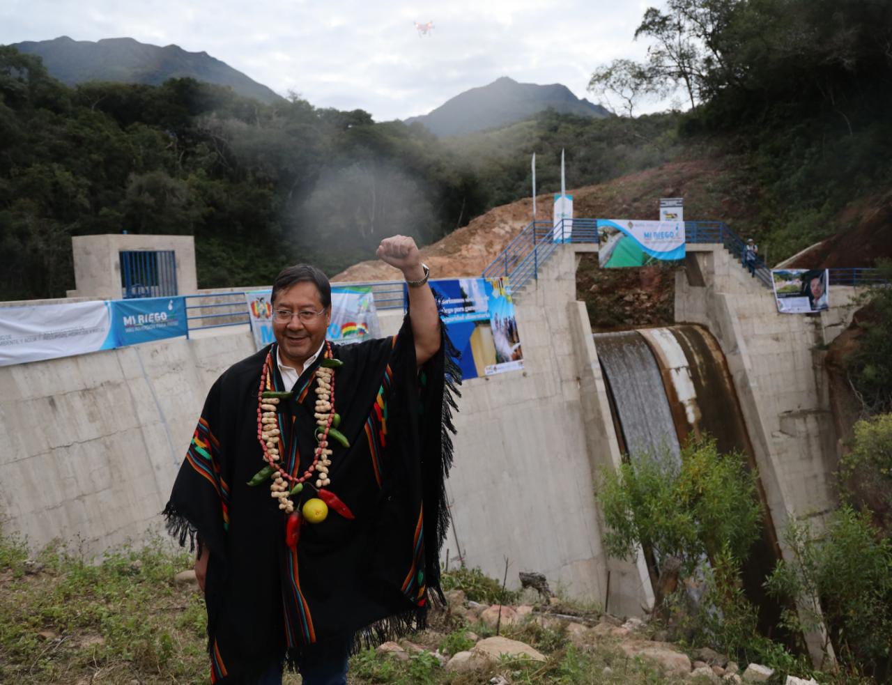 Entregan en Chuquisaca represa, internado, electrificación rural y se reinicia construcción del Túnel de Incahuasi