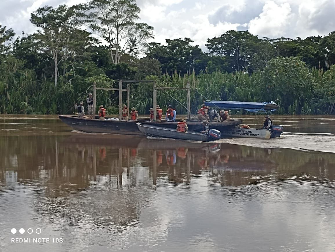 Ante la crecida del río Tahuamanu, cerca de una veintena de comunarios son evacuados por la Armada 