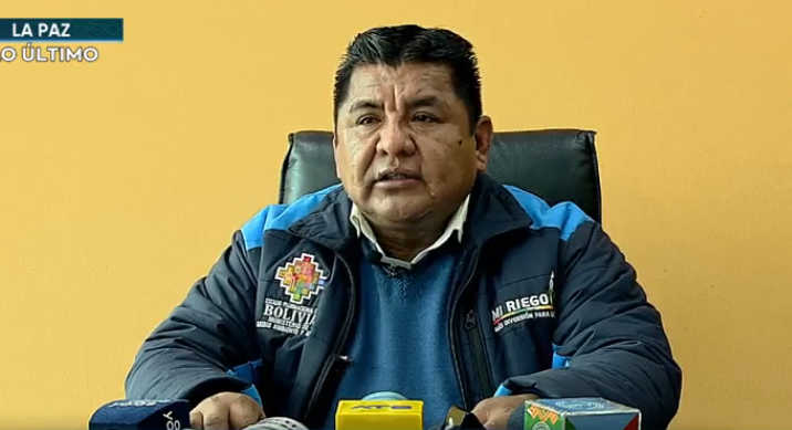 Exministro Santos Cruz se presenta ante la Fiscalía para adelantar su declaración