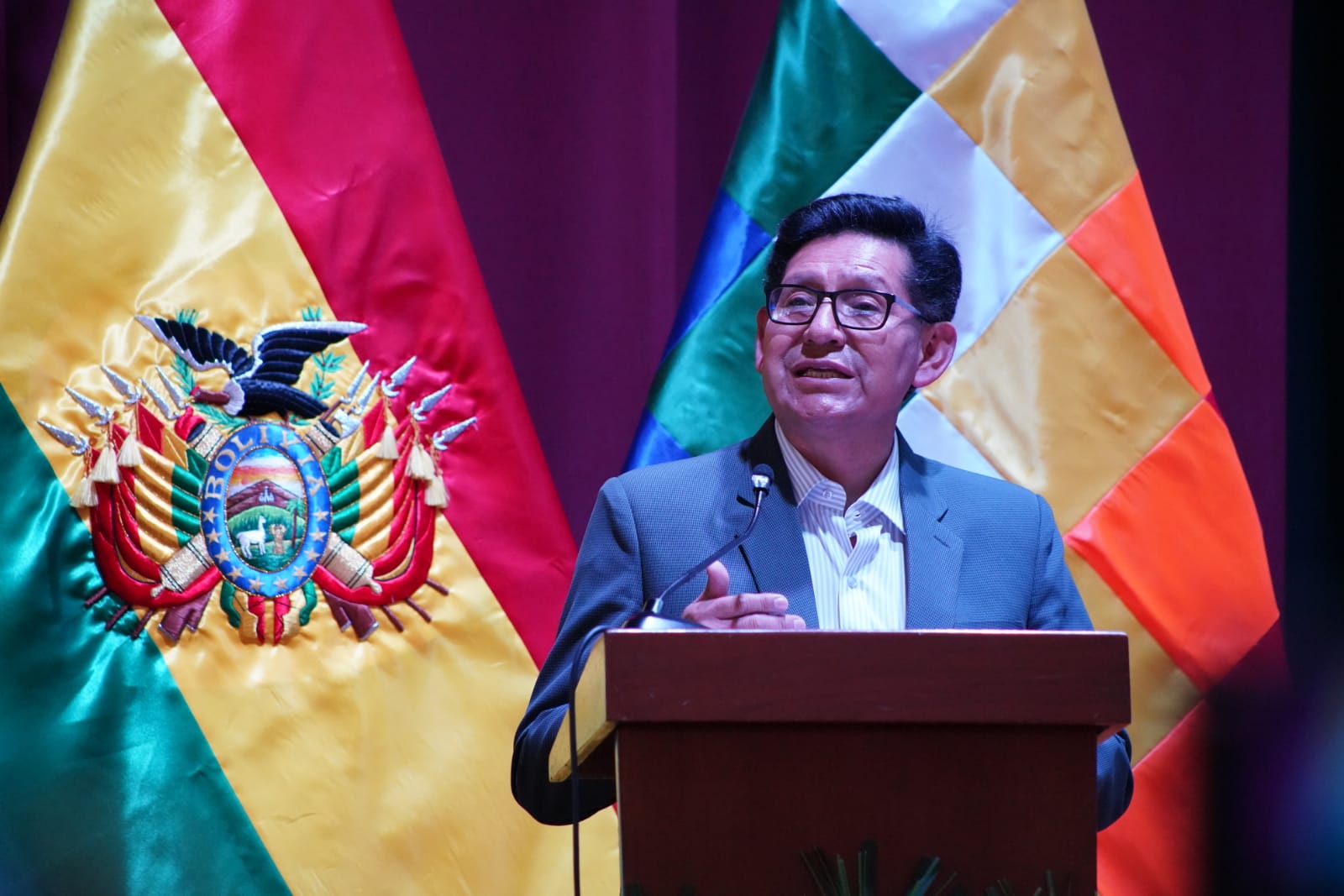 Pary felicita a los maestros por su vocación de servicio y compromiso por mejorar la calidad educativa